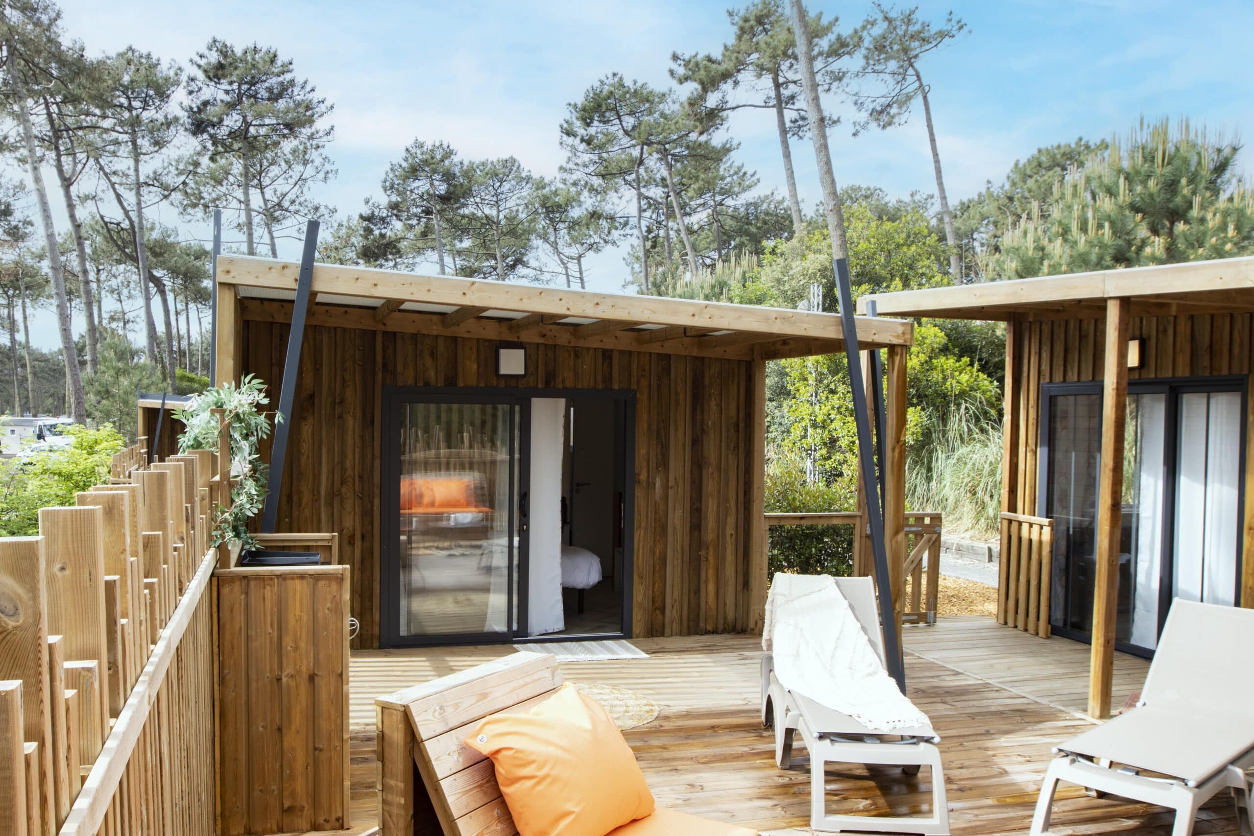 NEW// Homeflower Premium 20m² – 1 chambre + Clim + terrasse semi-couverte + TV + draps+serviettes